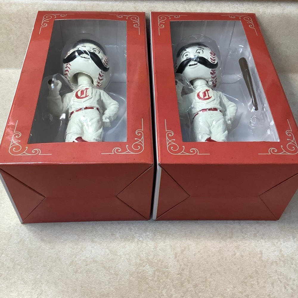 (2) Cincinnati Reds Skyline Chili 2019 Mr. Redlegs 150 Series Bobblehead RARE - Picture 4 of 6